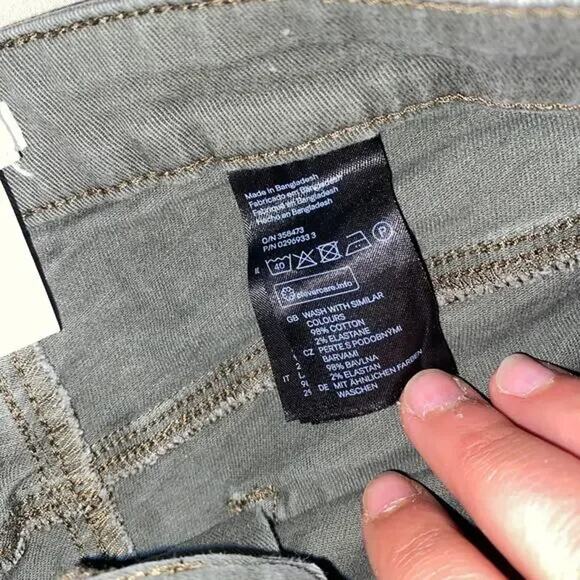 H&M Army Green Wash Denim Mini Jean Shorts Women's Size US 12 - Picture 5 of 5